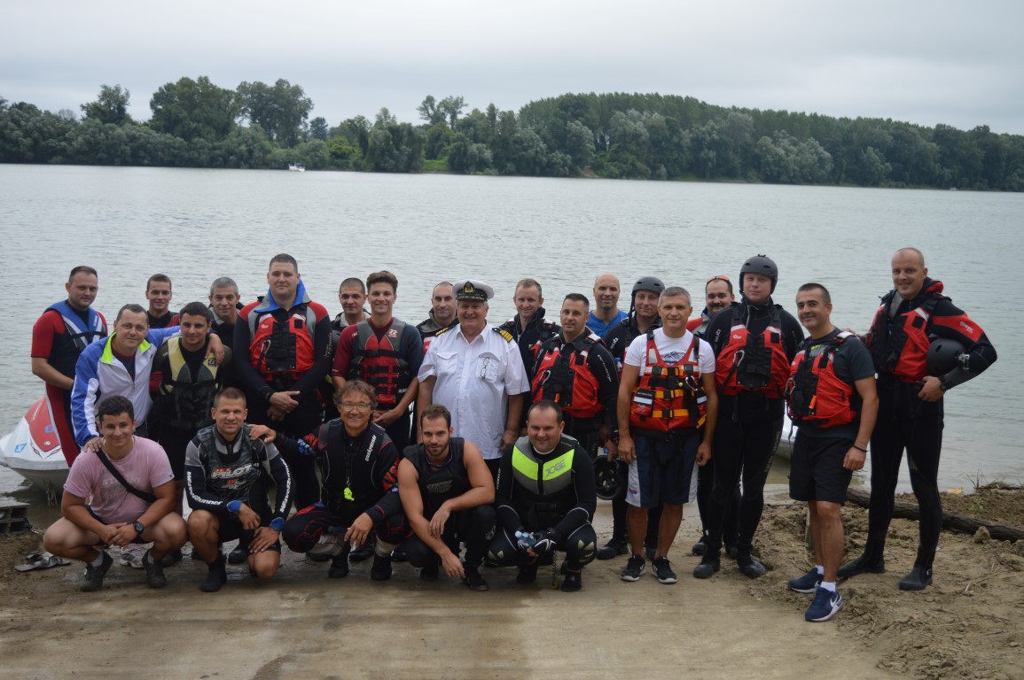 OBUKA PRIPADNIKA SEKTORA ZA VANREDNE SITUACIJE style=